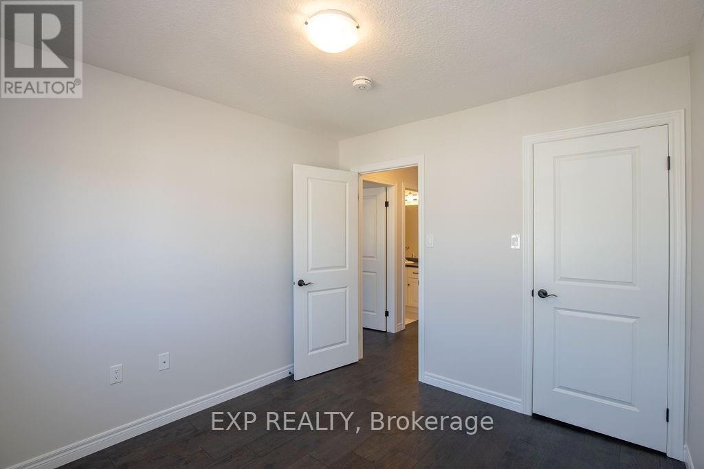 33 Dunrobin Lane, Grimsby, Ontario L3M 4E8 - Photo 25 - X12520346