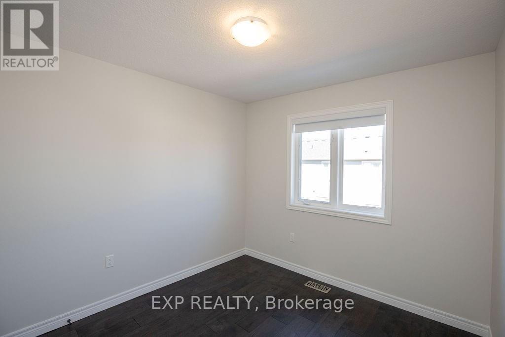 33 Dunrobin Lane, Grimsby, Ontario L3M 4E8 - Photo 26 - X12520346