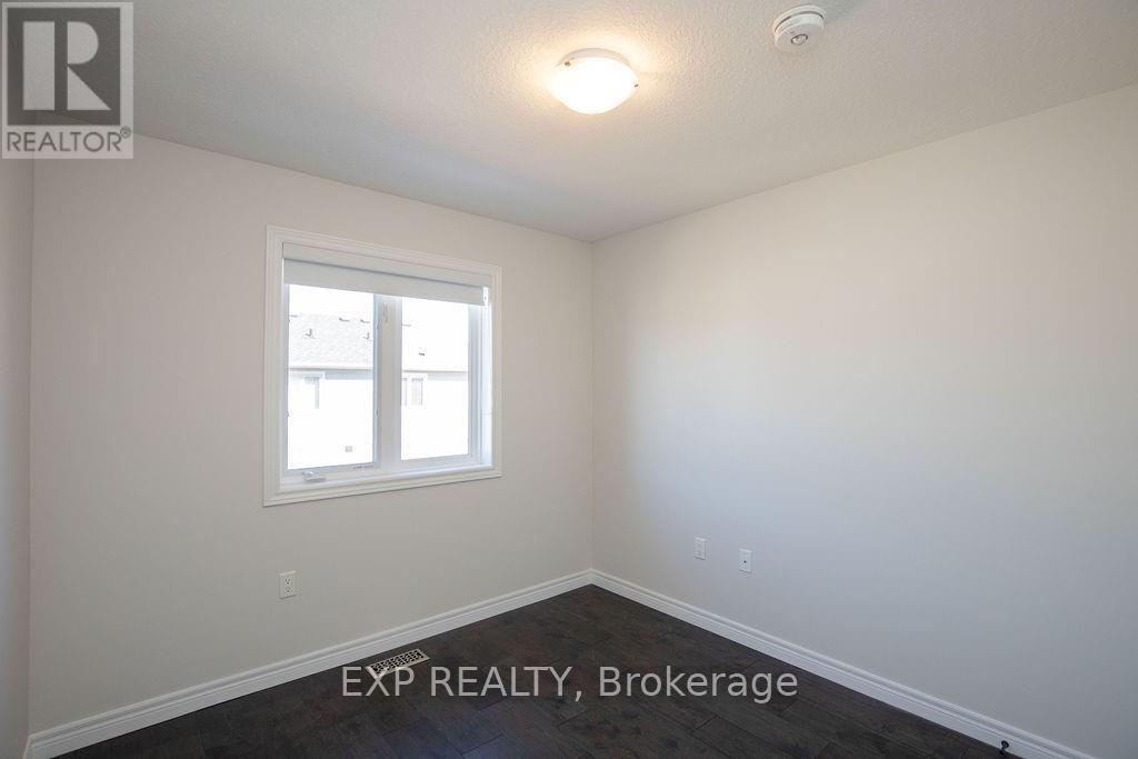 33 Dunrobin Lane, Grimsby, Ontario L3M 4E8 - Photo 27 - X12520346