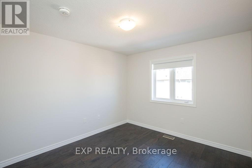 33 Dunrobin Lane, Grimsby, Ontario L3M 4E8 - Photo 29 - X12520346