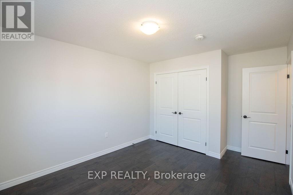 33 Dunrobin Lane, Grimsby, Ontario L3M 4E8 - Photo 31 - X12520346