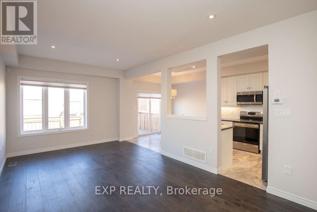 33 Dunrobin Lane, Grimsby, Ontario L3M 4E8 - Photo 7 - X12520346