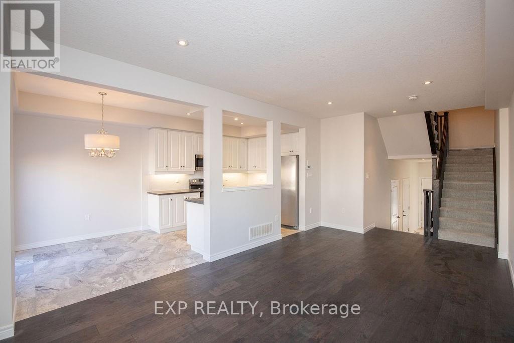 33 Dunrobin Lane, Grimsby, Ontario L3M 4E8 - Photo 8 - X12520346