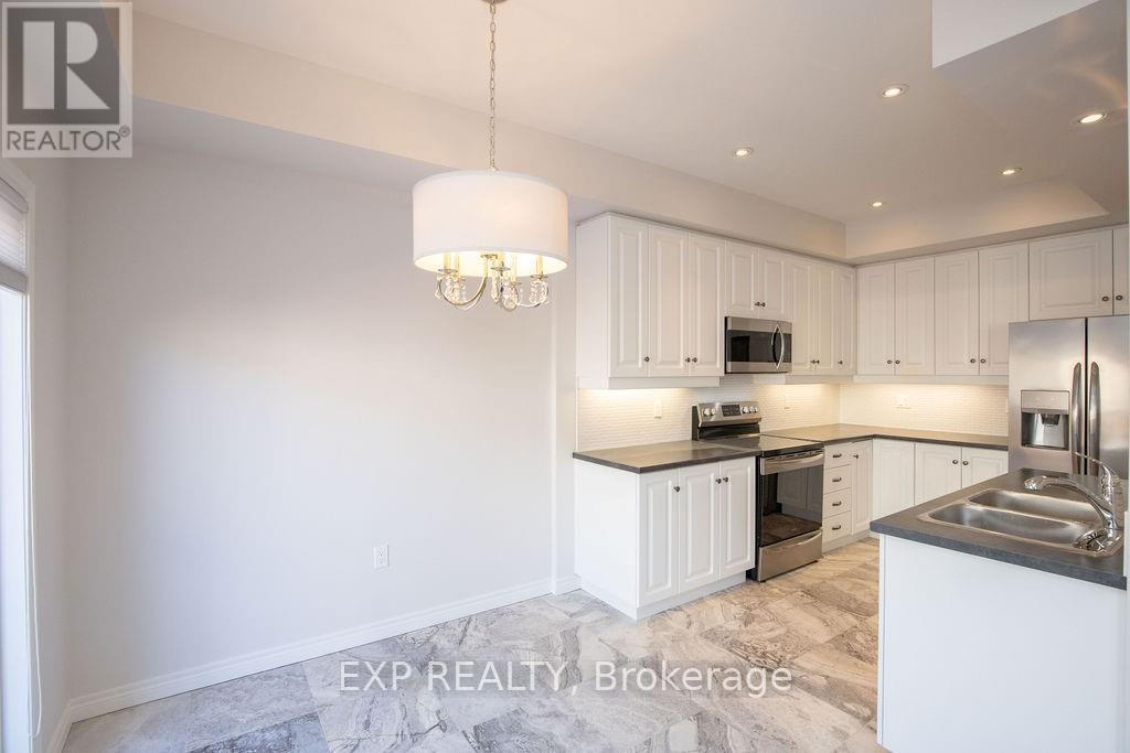 33 Dunrobin Lane, Grimsby, Ontario L3M 4E8 - Photo 9 - X12520346