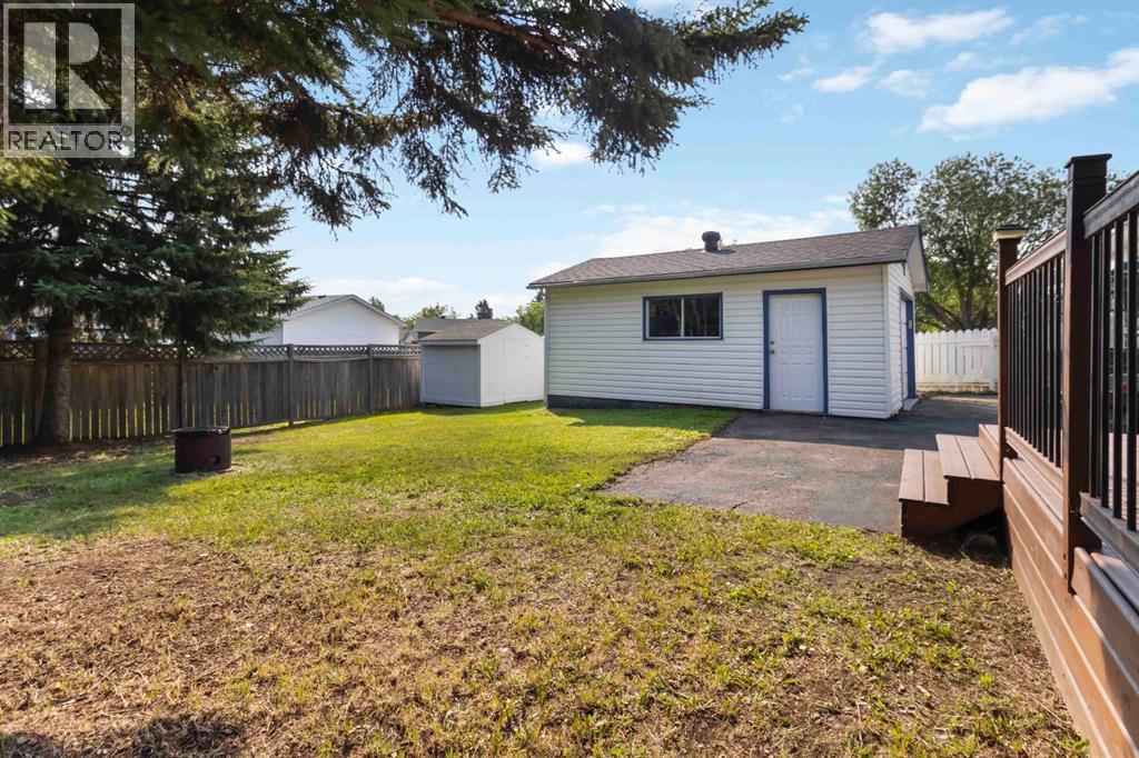 150 Hilltop Crescent, Fort Mcmurray, Alberta  T9H 3V4 - Photo 4 - A2241550