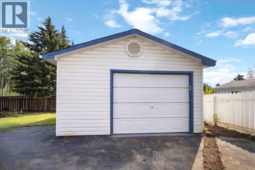 150 Hilltop Crescent, Fort Mcmurray, Alberta  T9H 3V4 - Photo 11 - A2241550