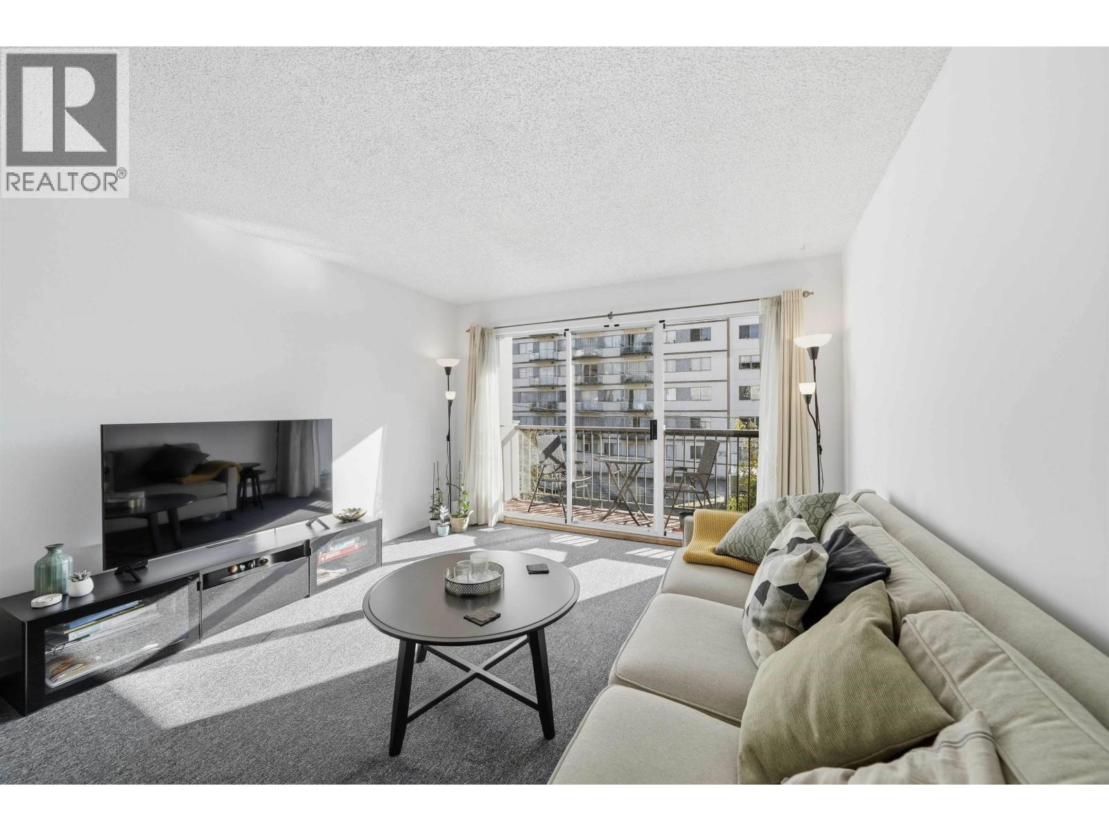 305 428 AGNES STREET, New Westminster, British Columbia