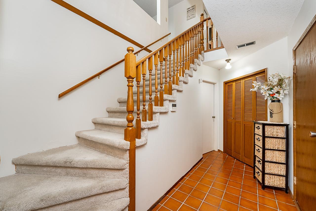 34686 St Matthews Way, Abbotsford, British Columbia  V2S 5L3 - Photo 4 - R3037868