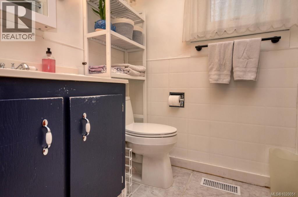 871 Fleming St, Esquimalt, British Columbia V9A 5V3 - Photo 10 - 1020051