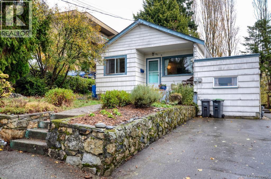 871 Fleming St, Esquimalt, British Columbia V9A 5V3 - Photo 2 - 1020051