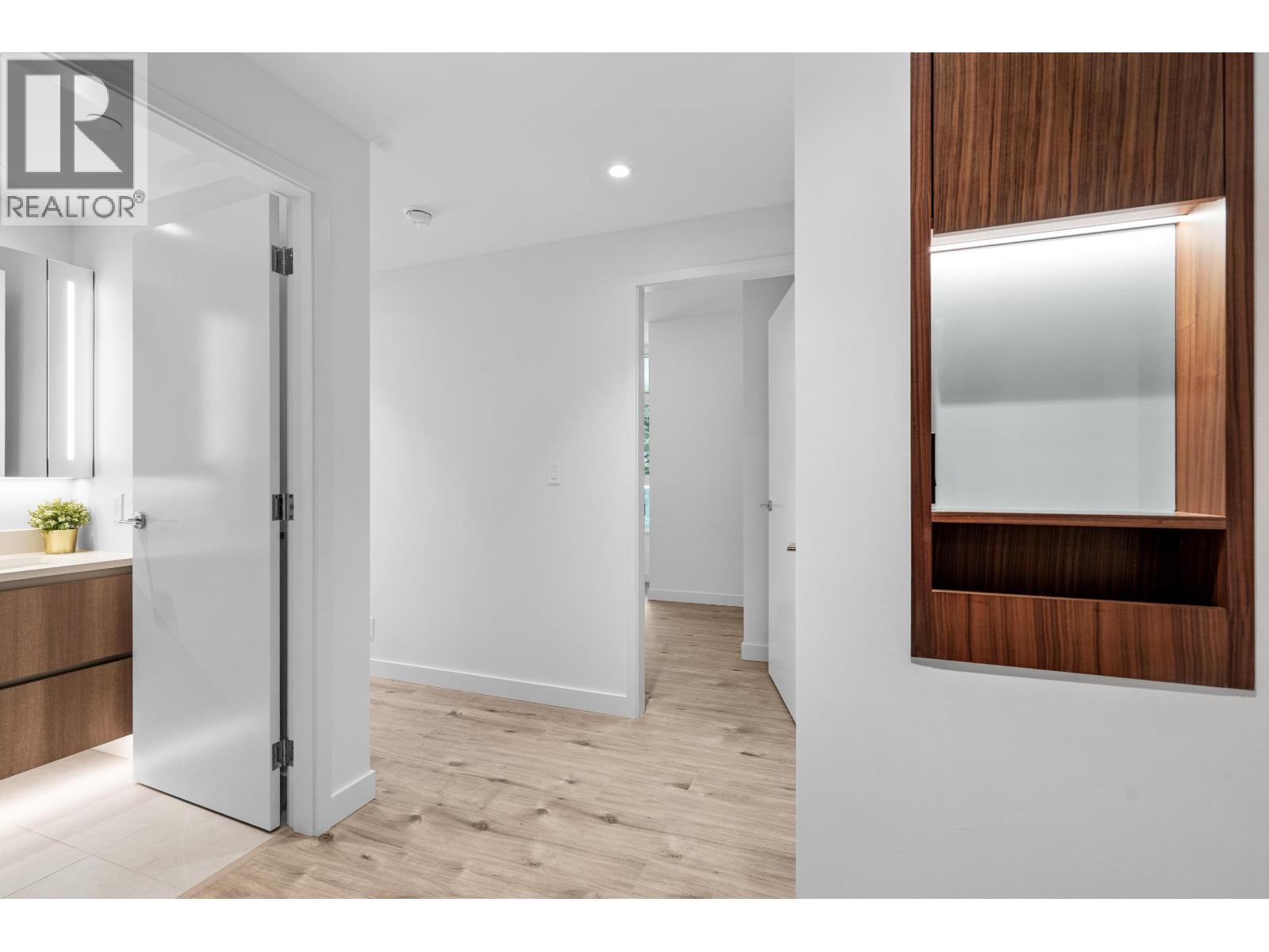 302 720 Farrow Street, Coquitlam, British Columbia V3J 0P3 - Photo 4 - R3057455