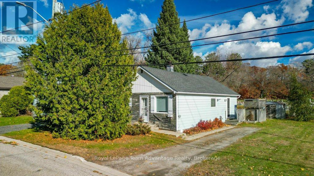 9 Hillcrest Avenue, Parry Sound, Ontario P2A 1L5 - Photo 3 - X12518426