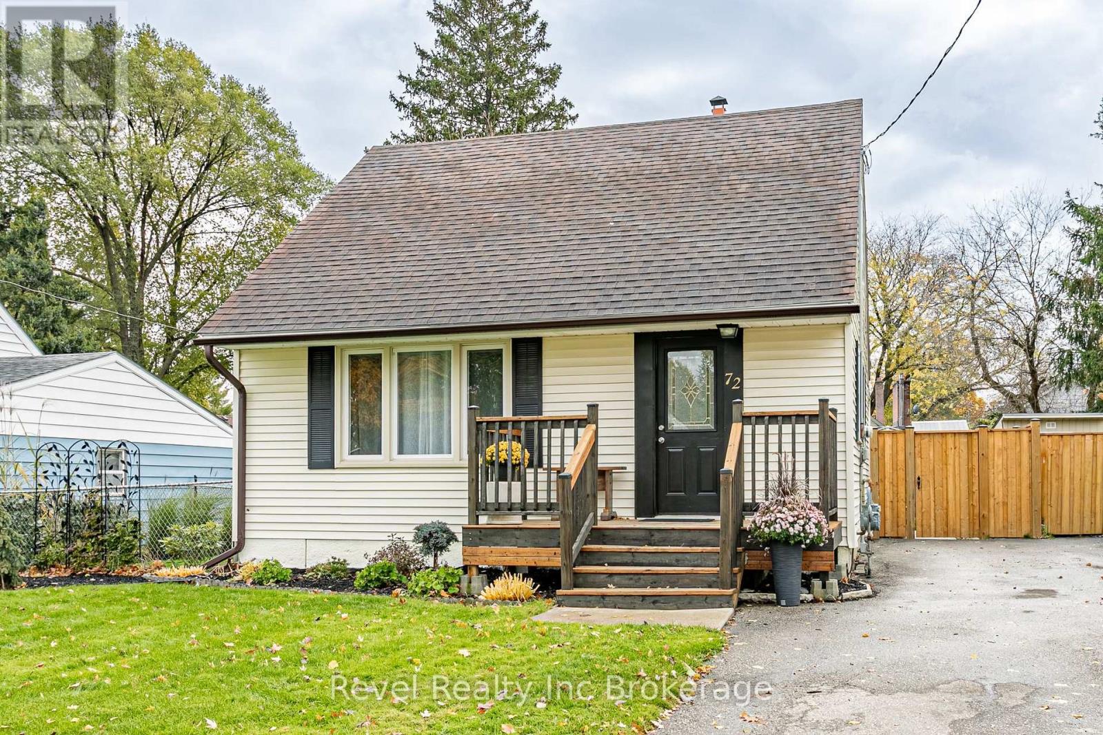 72 BAYSWATER STREET, Woodstock, Ontario