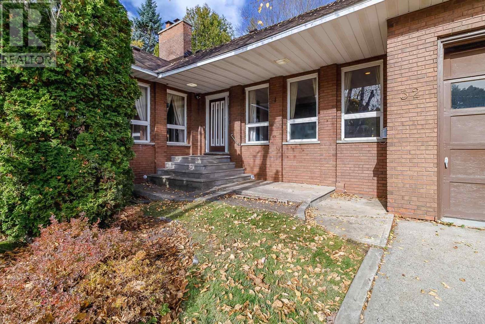 32 Ford Street, Sault Ste. Marie, Ontario P6A 4N4 - Photo 4 - SM253167