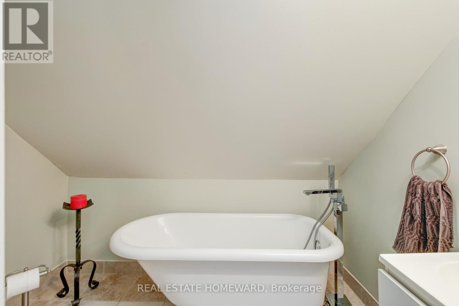 144 Westlake Avenue, Toronto, Ontario M4C 4R9 - Photo 25 - E12513298