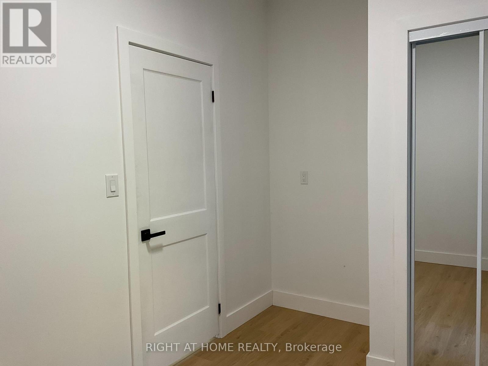 Main Floor - 674 Manning Avenue, Toronto, Ontario  M6G 2W4 - Photo 36 - C12469431