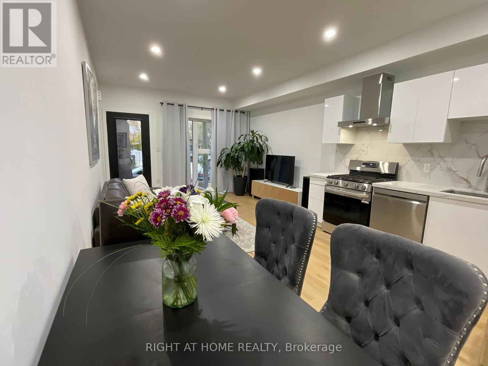 MAIN FLOOR - 674 MANNING AVENUE, Toronto, Ontario