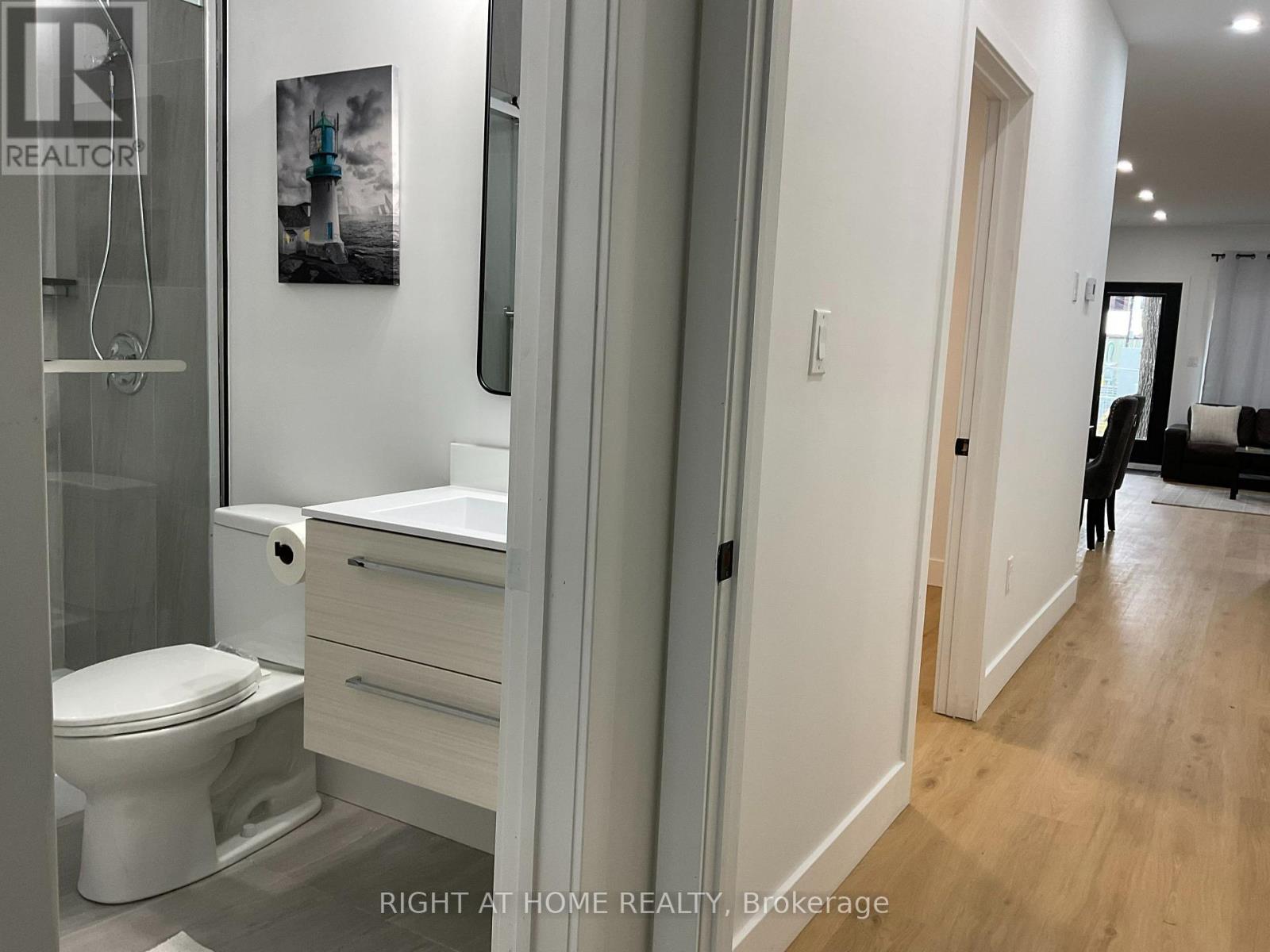 Main Floor - 674 Manning Avenue, Toronto (Annex), Ontario  M6G 2W4 - Photo 22 - C12469431