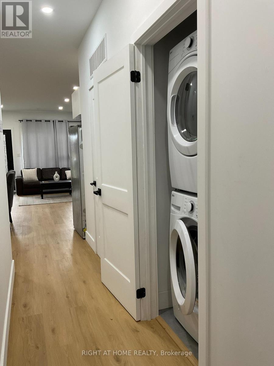 Main Floor - 674 Manning Avenue, Toronto (Annex), Ontario  M6G 2W4 - Photo 18 - C12469431