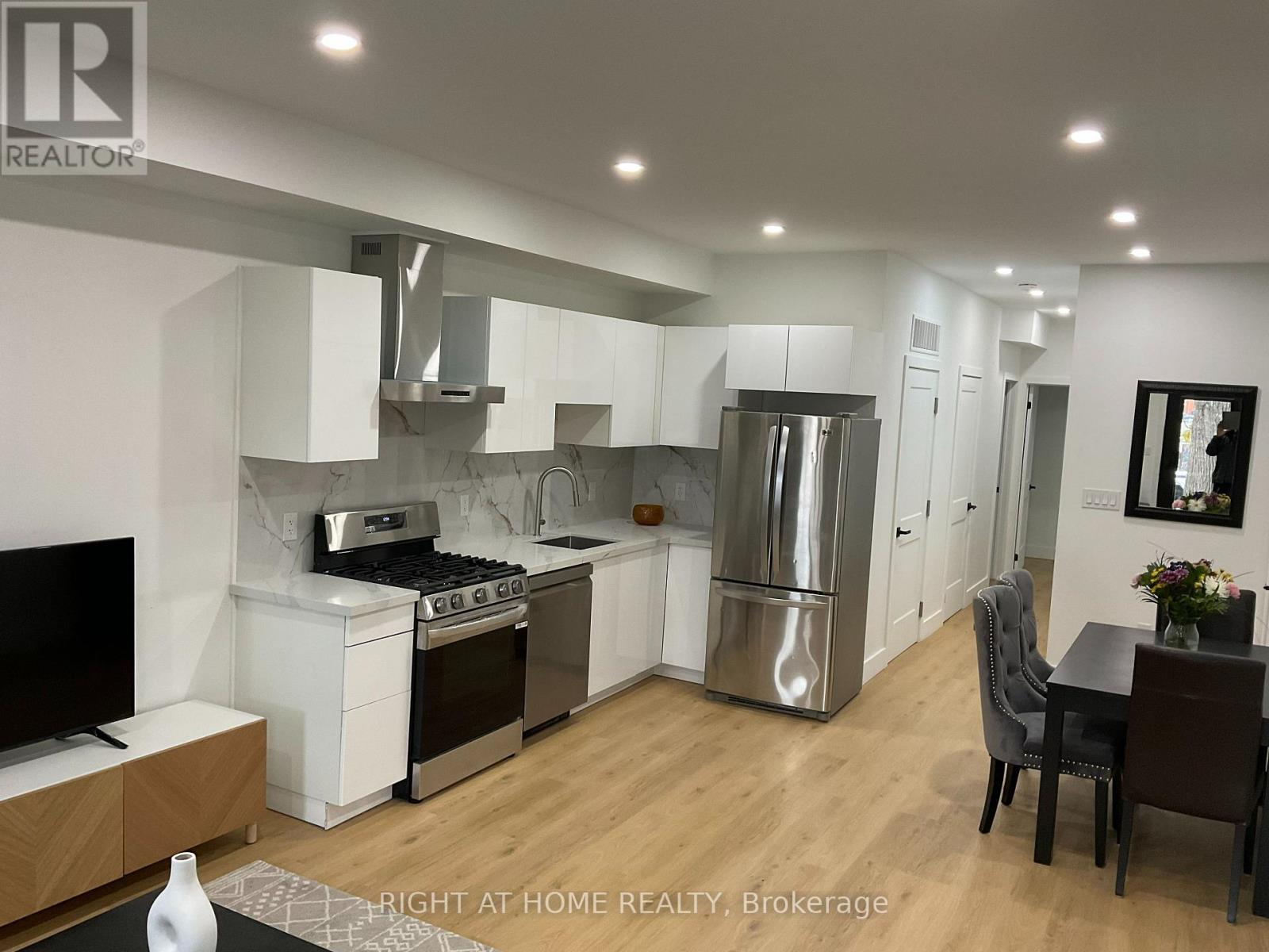 Main Floor - 674 Manning Avenue, Toronto (Annex), Ontario  M6G 2W4 - Photo 25 - C12469431