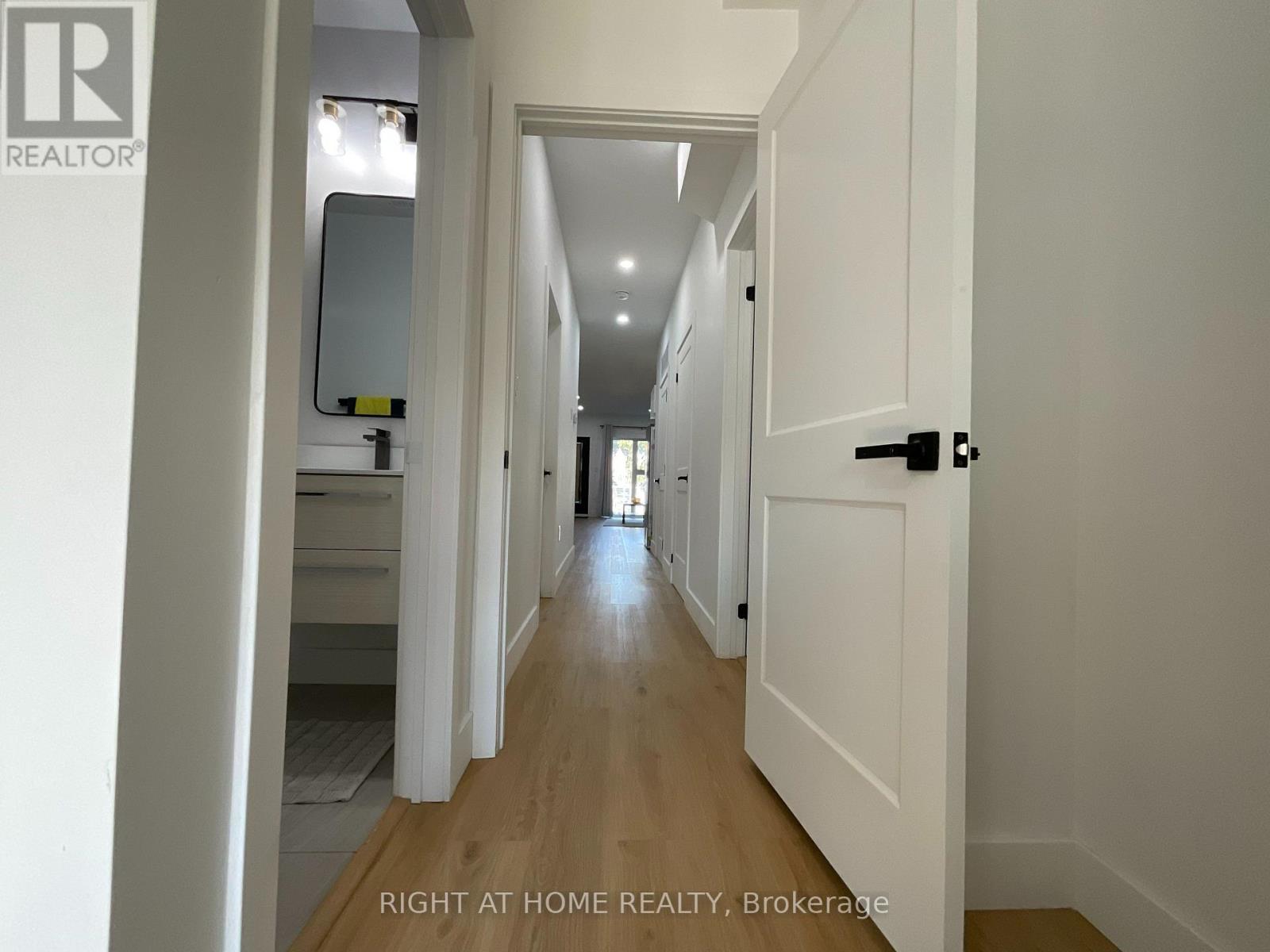 Main Floor - 674 Manning Avenue, Toronto (Annex), Ontario  M6G 2W4 - Photo 16 - C12469431