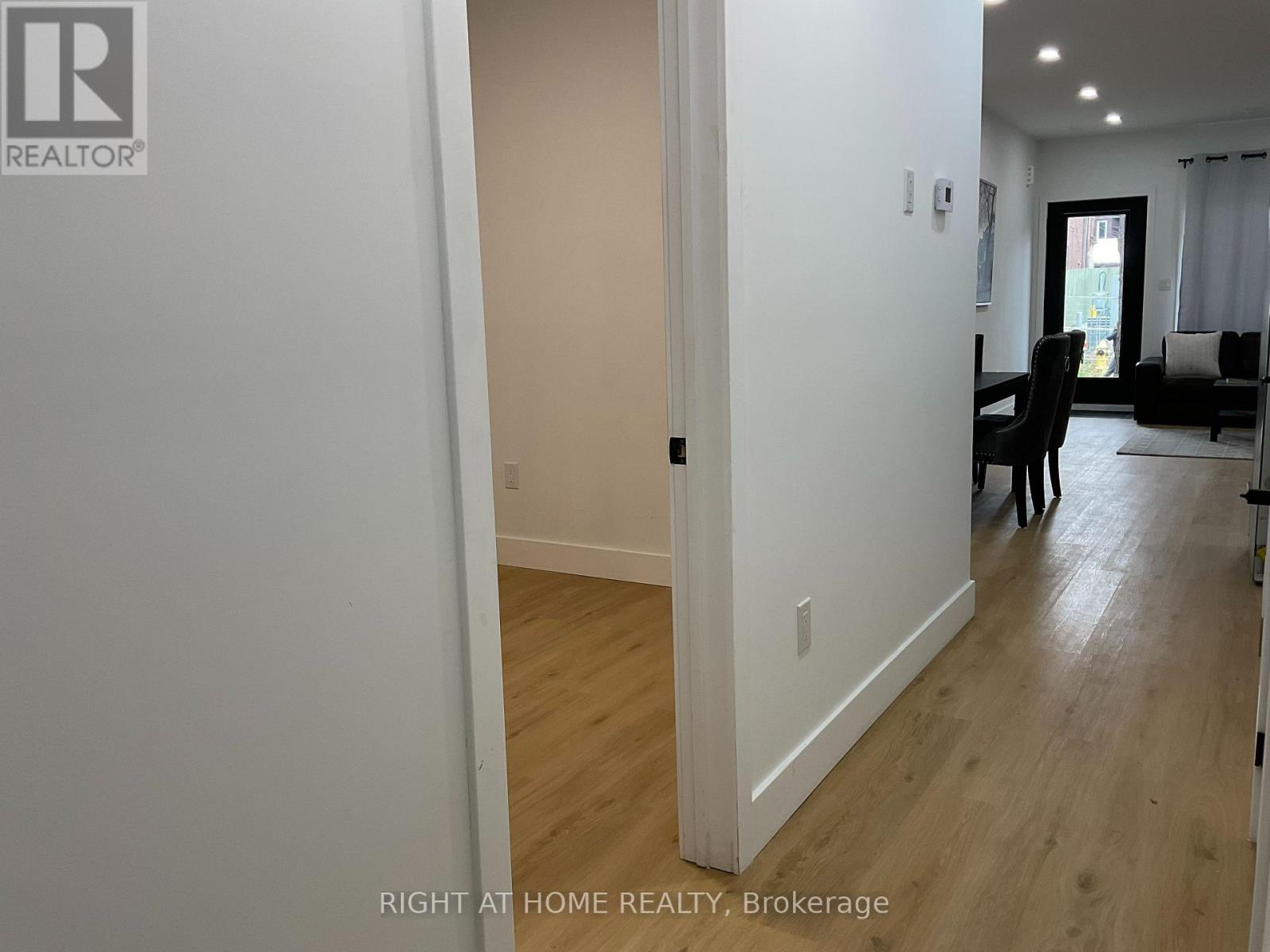 Main Floor - 674 Manning Avenue, Toronto (Annex), Ontario  M6G 2W4 - Photo 28 - C12469431