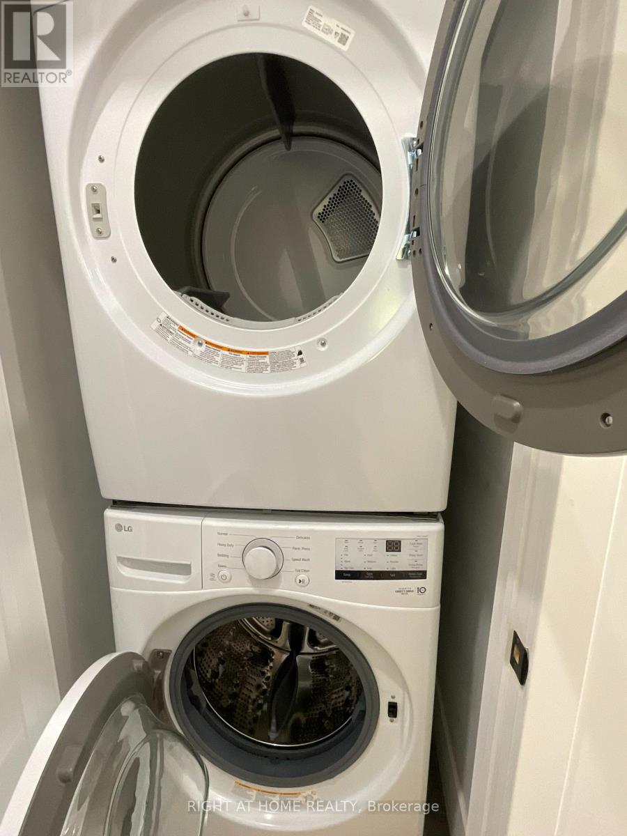 Main Floor - 674 Manning Avenue, Toronto, Ontario  M6G 2W4 - Photo 39 - C12469431