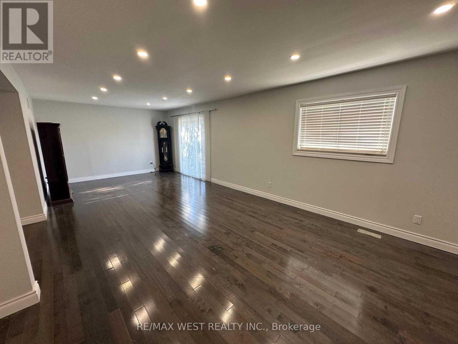 Rear - 437 Woodbridge Avenue, Vaughan, Ontario  L4L 2T3 - Photo 3 - N12502588