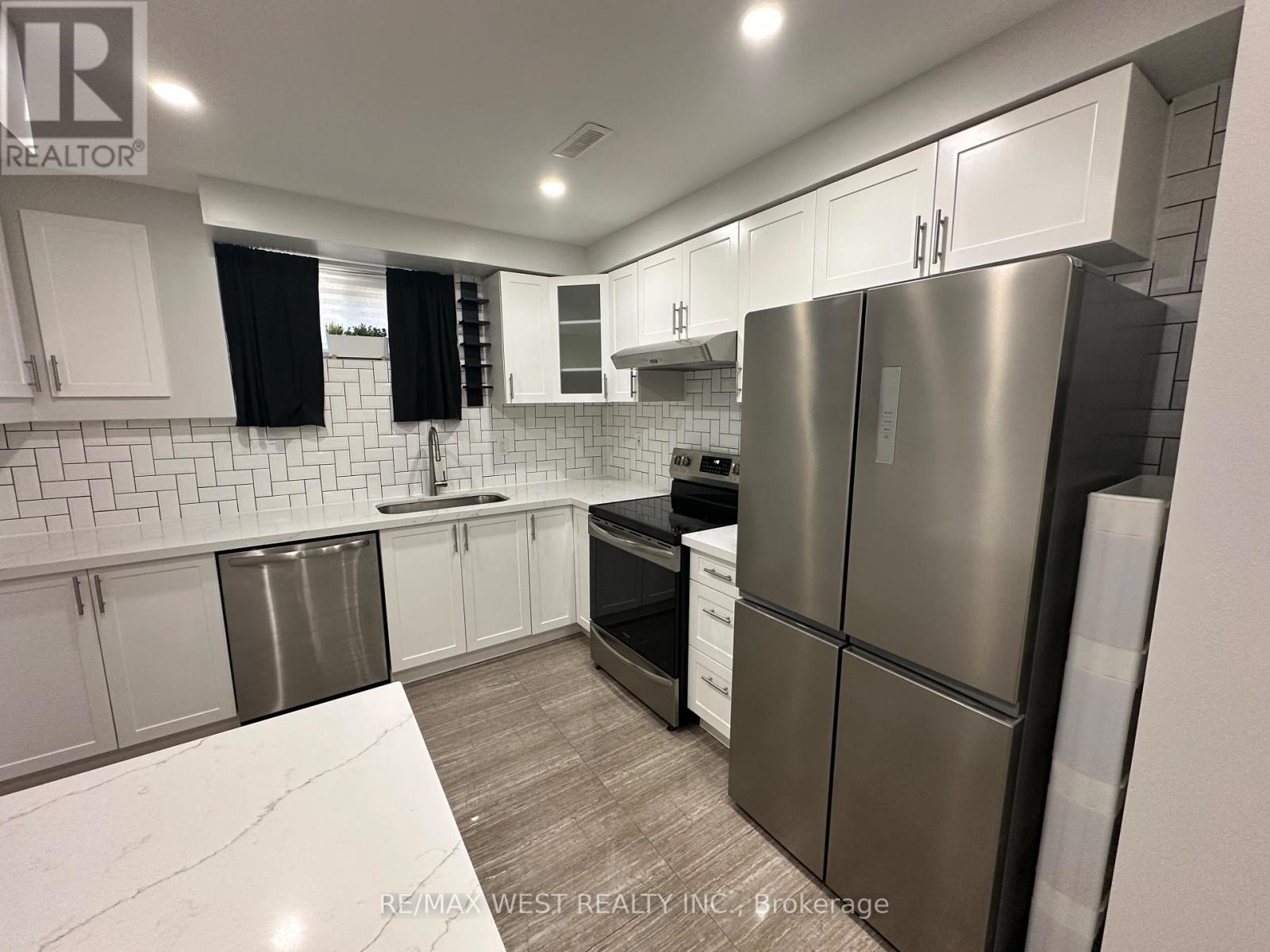 Rear - 437 Woodbridge Avenue, Vaughan, Ontario  L4L 2T3 - Photo 16 - N12502588