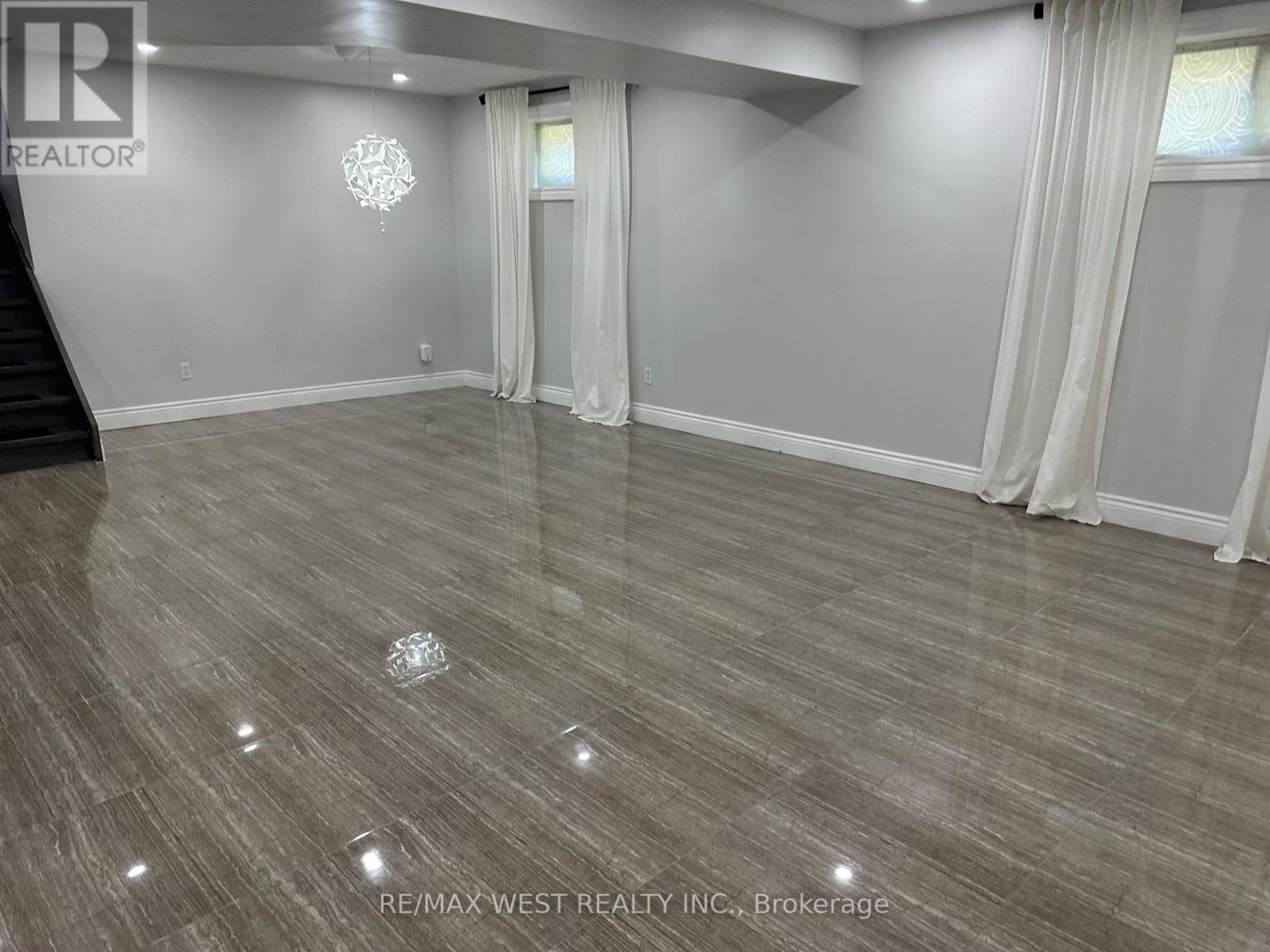 Rear - 437 Woodbridge Avenue, Vaughan, Ontario  L4L 2T3 - Photo 11 - N12502588