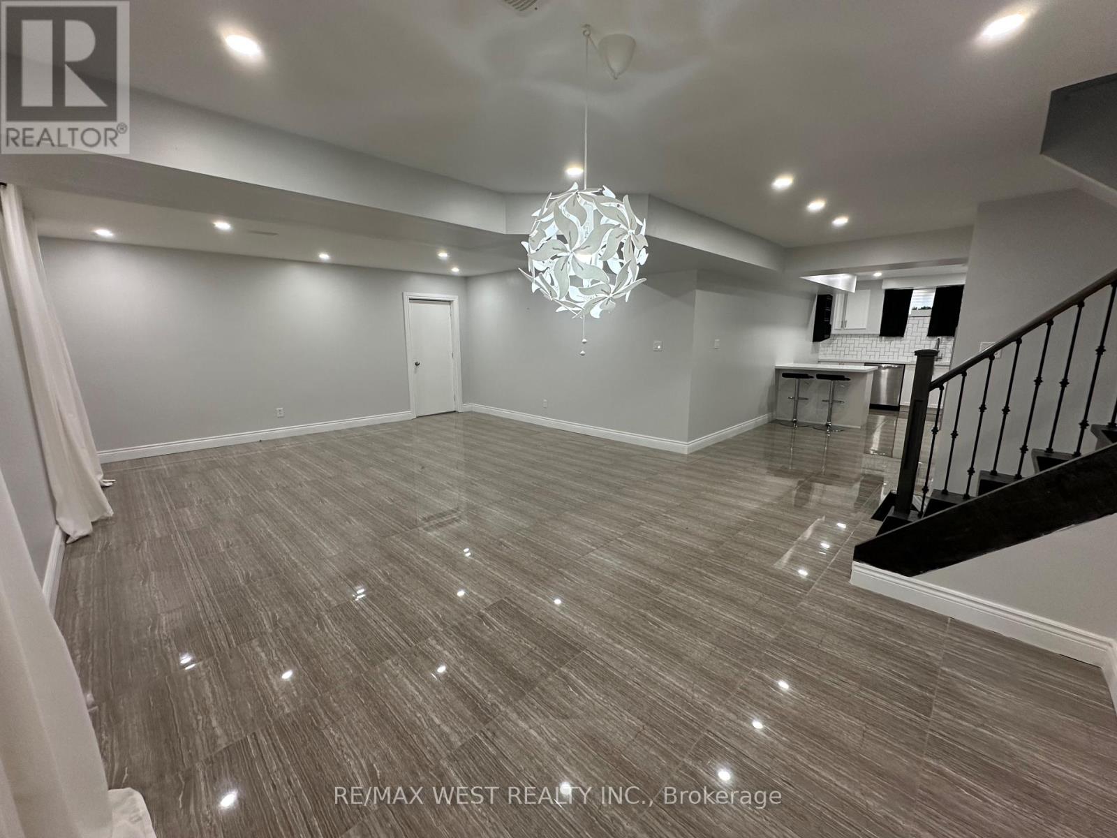 Rear - 437 Woodbridge Avenue, Vaughan, Ontario  L4L 2T3 - Photo 14 - N12502588