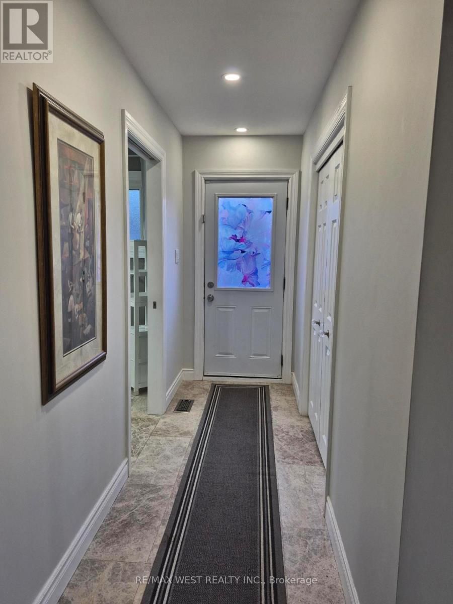 Rear - 437 Woodbridge Avenue, Vaughan, Ontario  L4L 2T3 - Photo 2 - N12502588