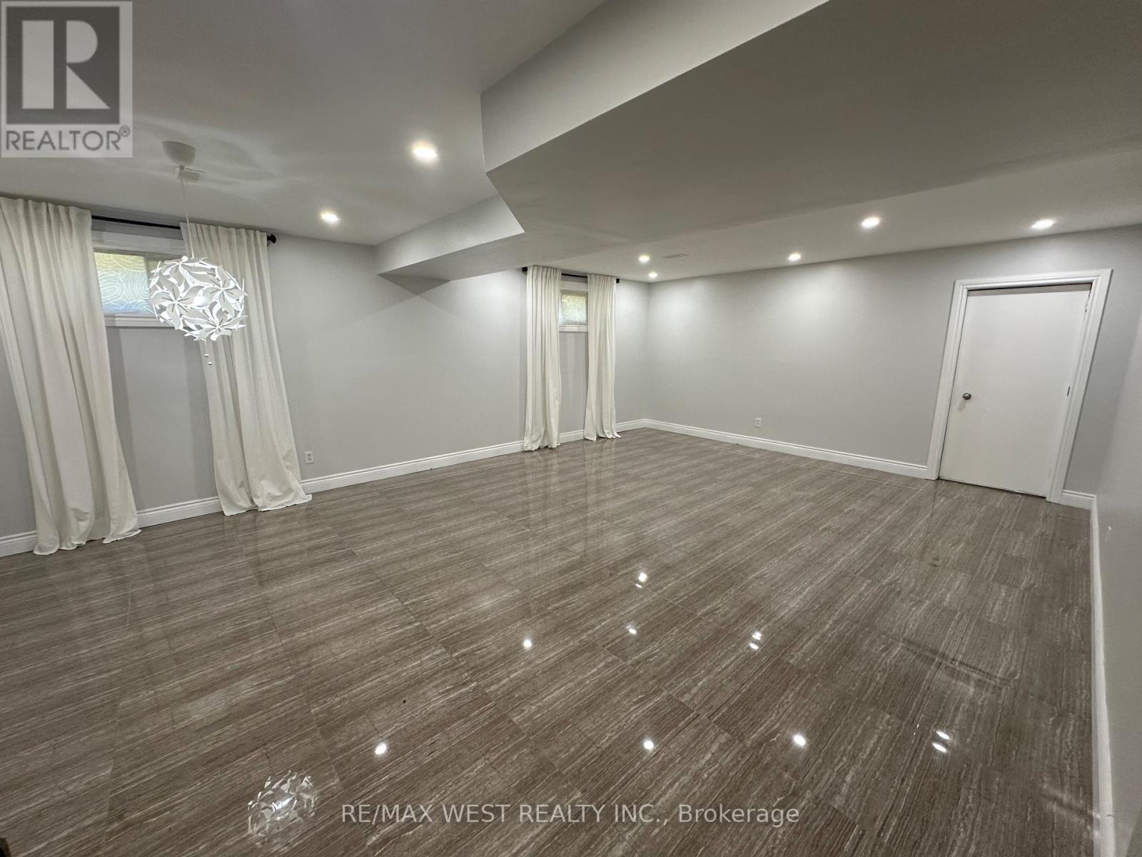 Rear - 437 Woodbridge Avenue, Vaughan, Ontario  L4L 2T3 - Photo 10 - N12502588