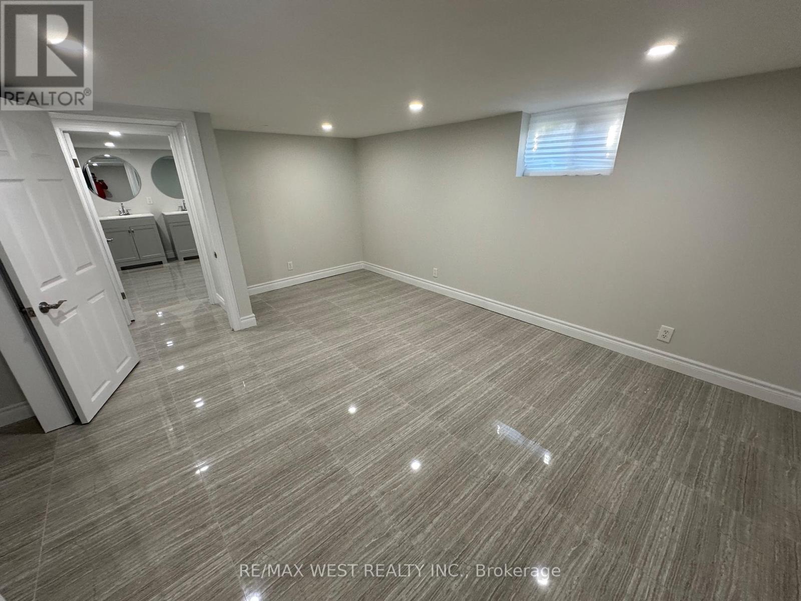 Rear - 437 Woodbridge Avenue, Vaughan, Ontario  L4L 2T3 - Photo 24 - N12502588