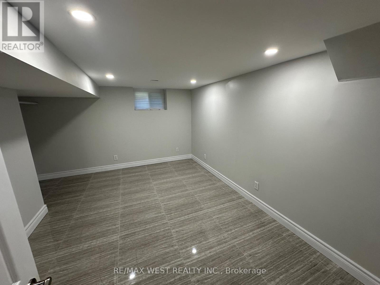 Rear - 437 Woodbridge Avenue, Vaughan, Ontario  L4L 2T3 - Photo 19 - N12502588