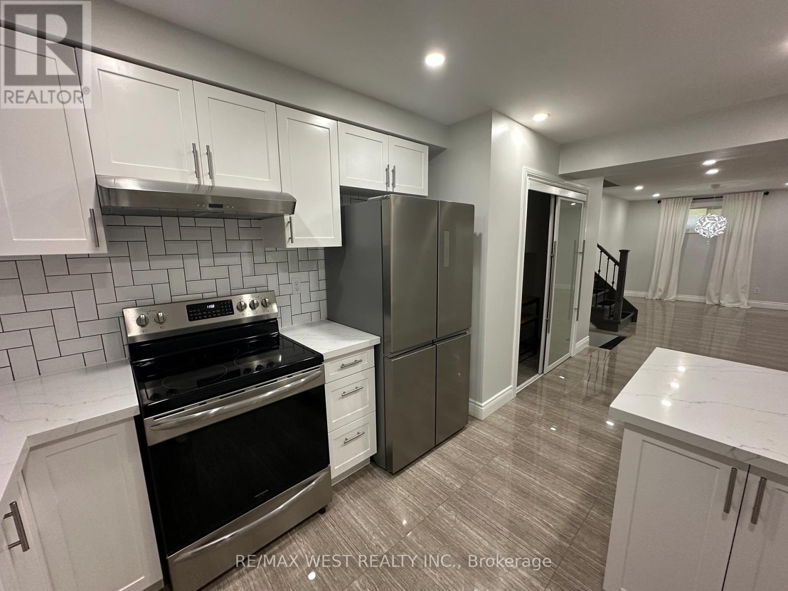 Rear - 437 Woodbridge Avenue, Vaughan, Ontario  L4L 2T3 - Photo 17 - N12502588