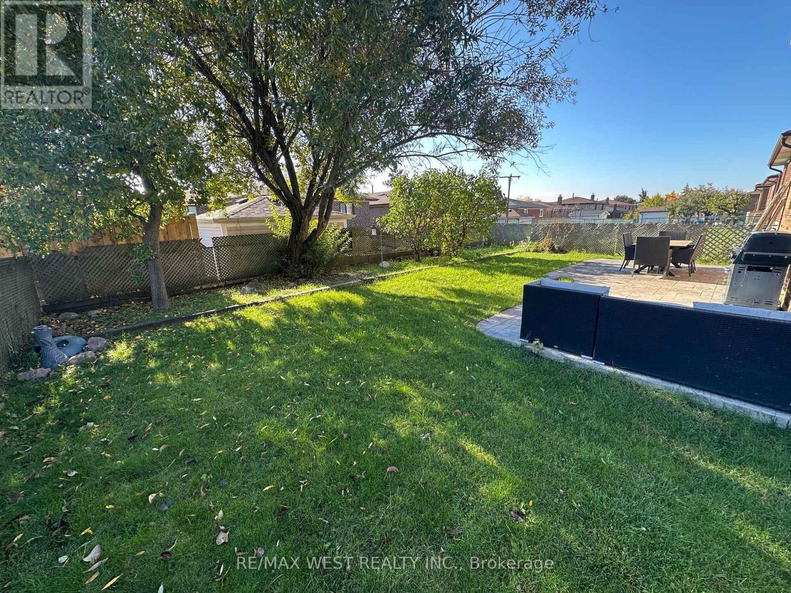 Rear - 437 Woodbridge Avenue, Vaughan, Ontario  L4L 2T3 - Photo 32 - N12502588