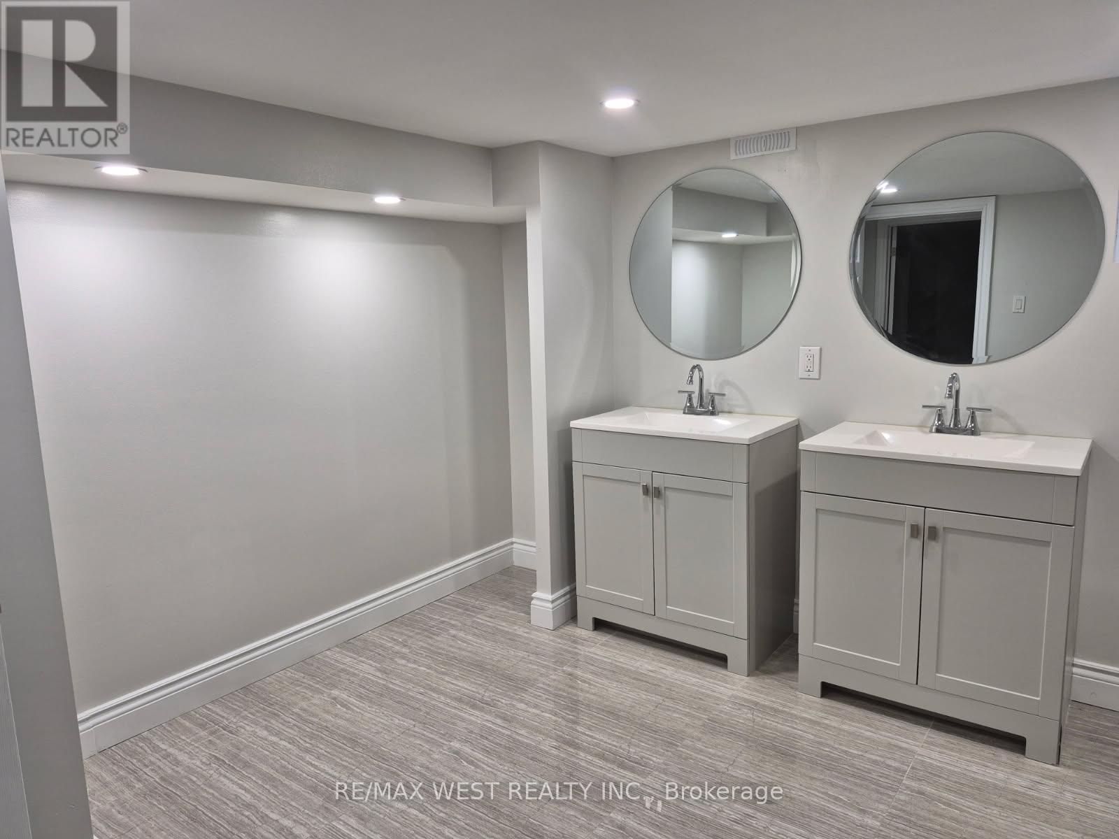 Rear - 437 Woodbridge Avenue, Vaughan, Ontario  L4L 2T3 - Photo 29 - N12502588