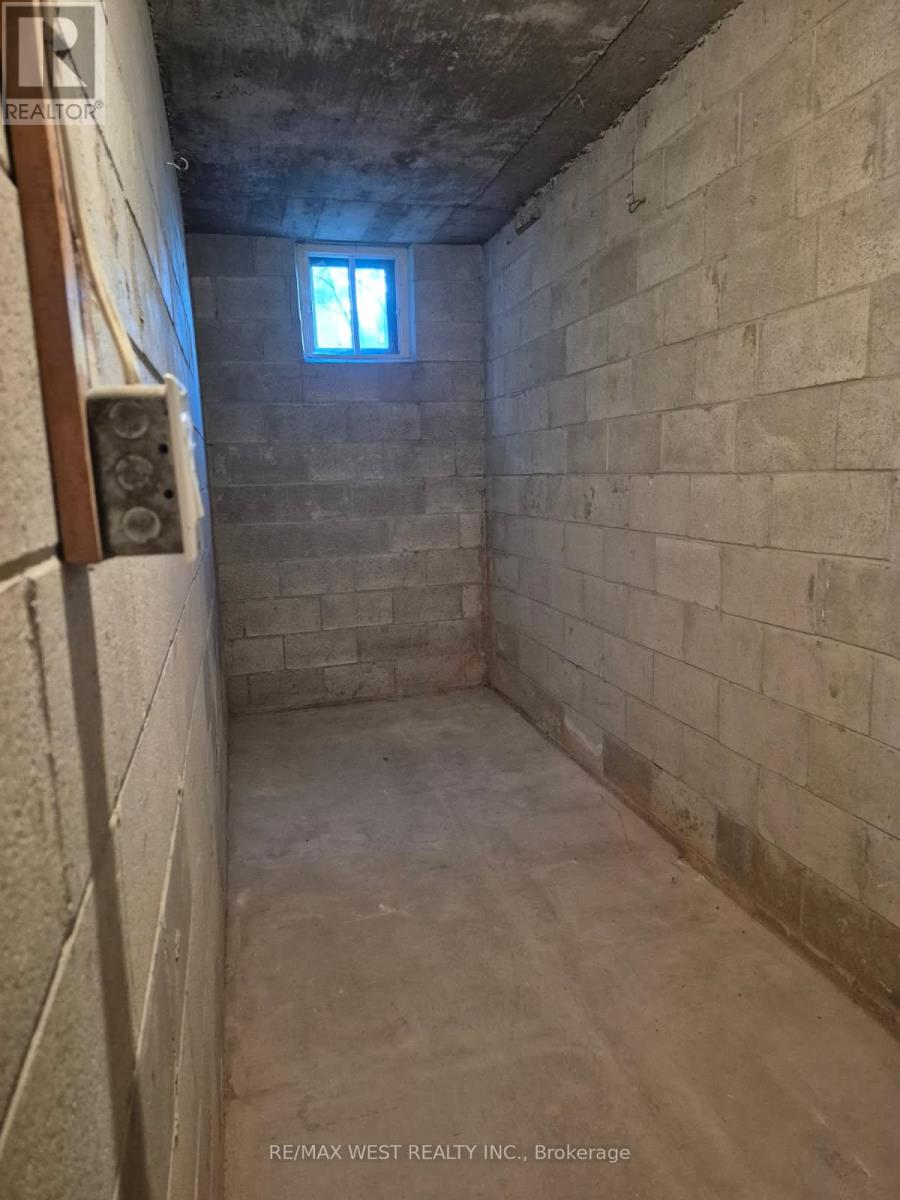 Rear - 437 Woodbridge Avenue, Vaughan, Ontario  L4L 2T3 - Photo 30 - N12502588