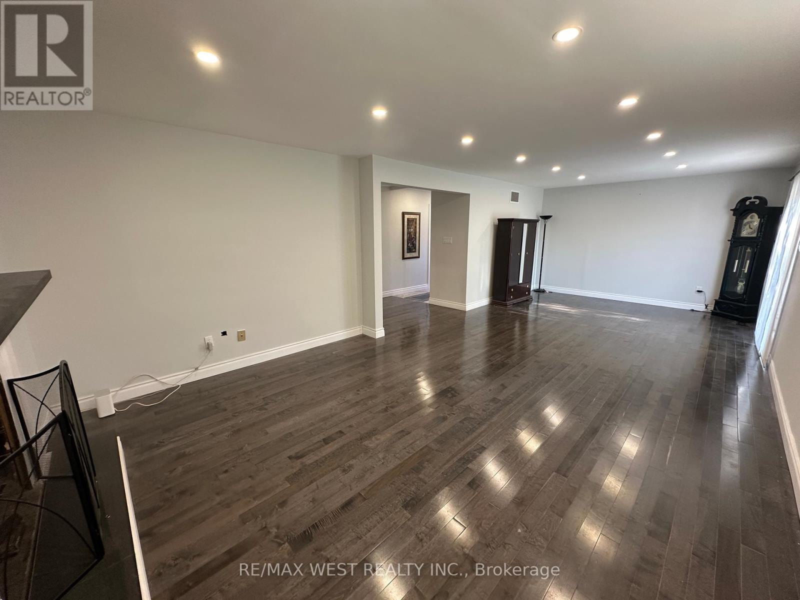 Rear - 437 Woodbridge Avenue, Vaughan, Ontario  L4L 2T3 - Photo 4 - N12502588