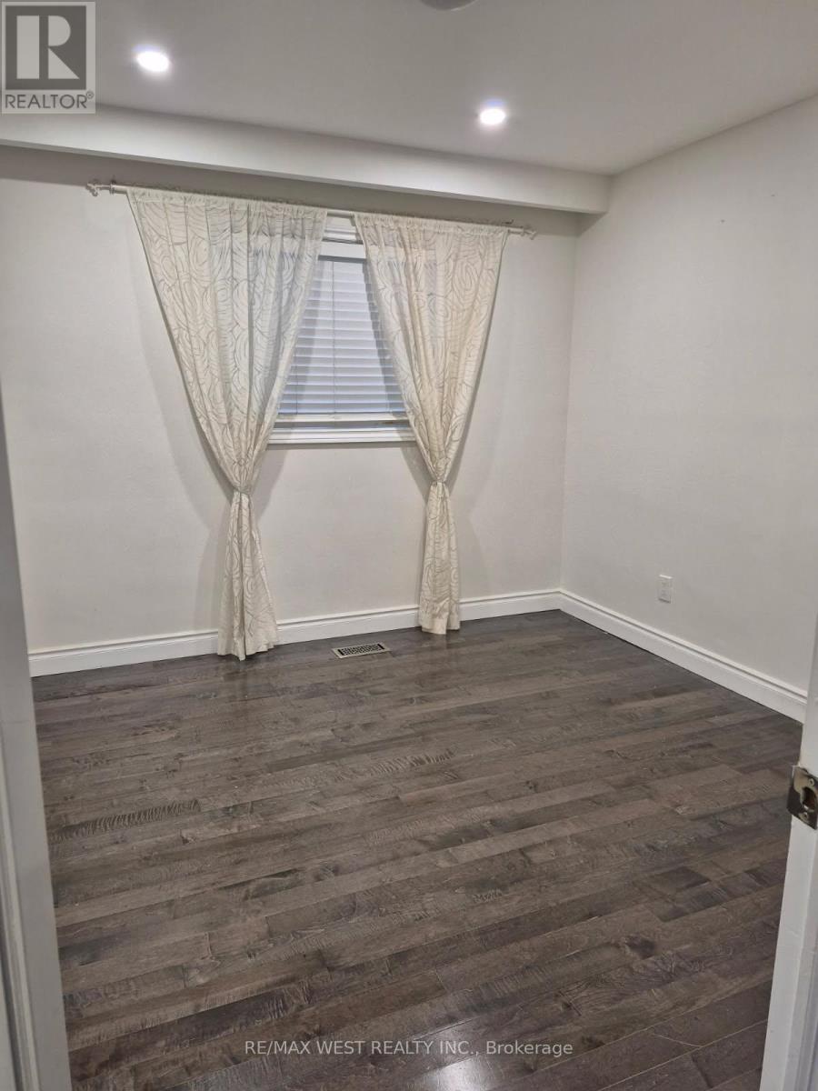 Rear - 437 Woodbridge Avenue, Vaughan, Ontario  L4L 2T3 - Photo 8 - N12502588