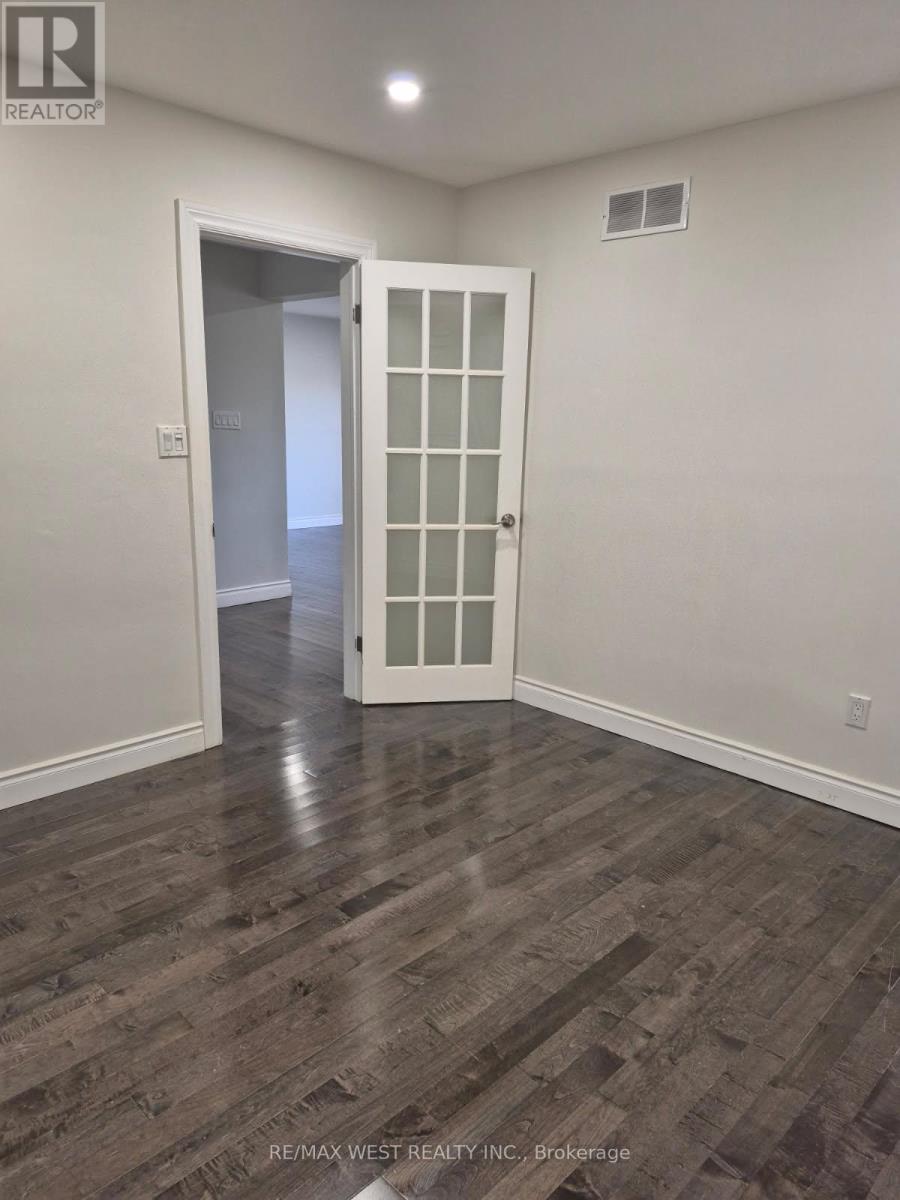 Rear - 437 Woodbridge Avenue, Vaughan, Ontario  L4L 2T3 - Photo 7 - N12502588