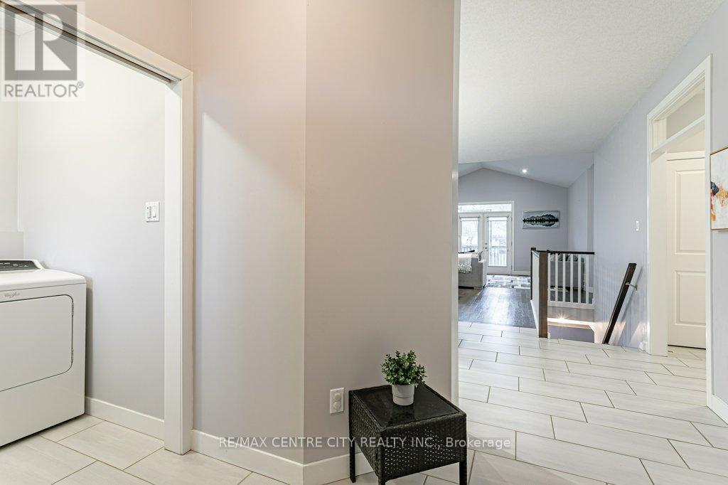 2 Diamondridge Court, St. Marys, Ontario  N4X 0B3 - Photo 4 - X12520414