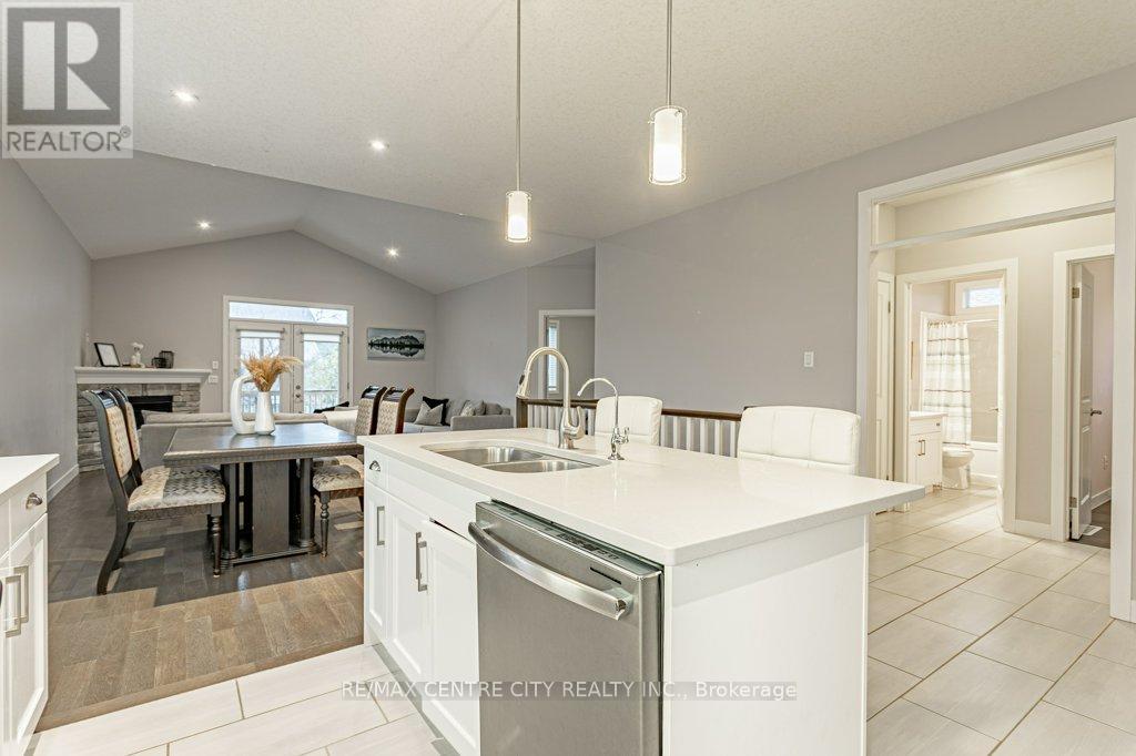 2 Diamondridge Court, St. Marys, Ontario  N4X 0B3 - Photo 7 - X12520414