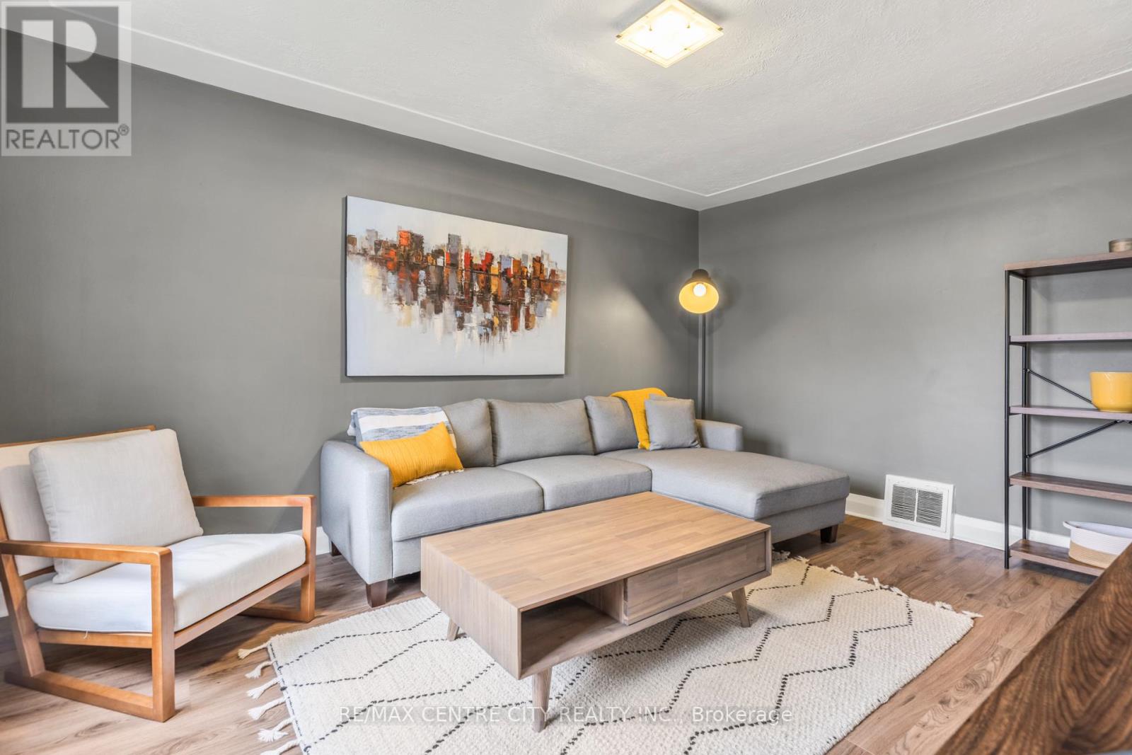 59 Dakin St Street, London East, Ontario  N5Z 1A4 - Photo 4 - X12520418