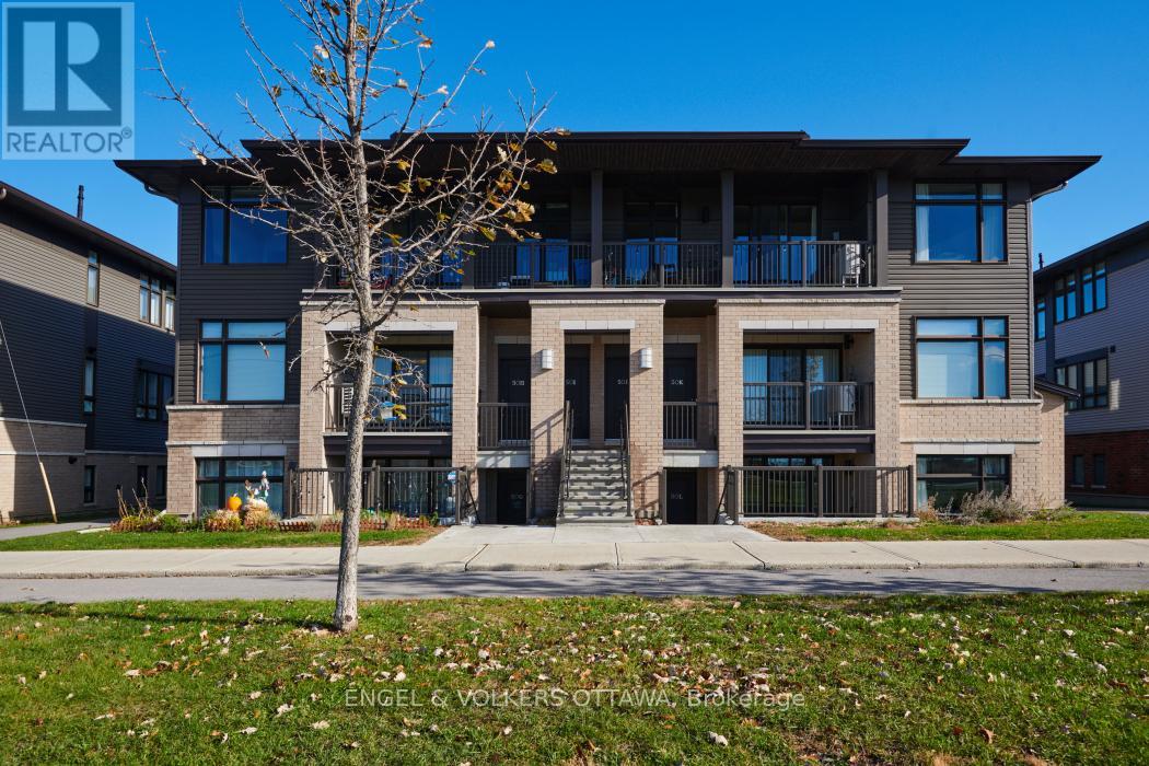 L - 50 JAGUAR PRIVATE, Ottawa, Ontario