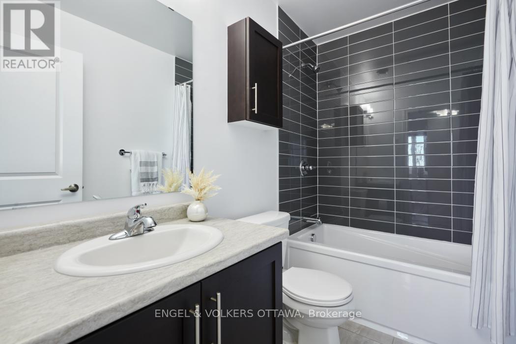 L - 50 Jaguar Private, Ottawa, Ontario  K2V 0J2 - Photo 32 - X12520382