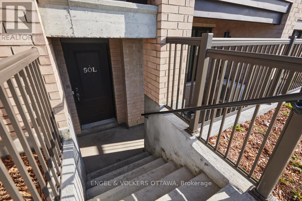 L - 50 Jaguar Private, Ottawa, Ontario  K2V 0J2 - Photo 4 - X12520382