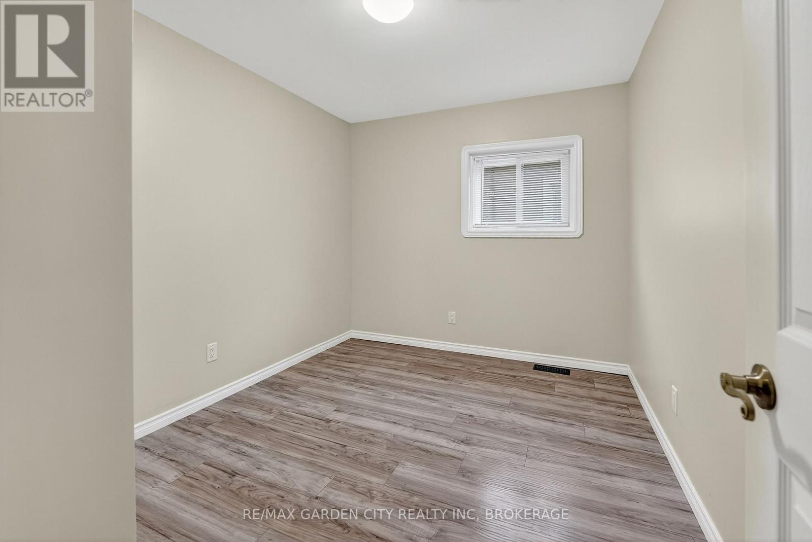 210 Wright Street, Welland, Ontario L3B 2K3 - Photo 11 - X12520402