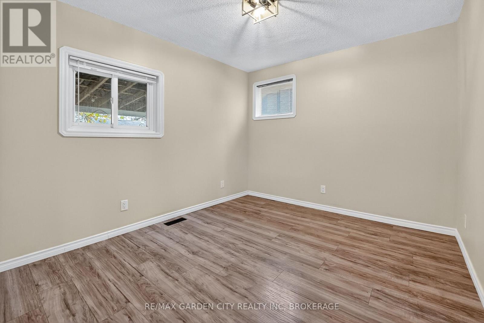 210 Wright Street, Welland, Ontario L3B 2K3 - Photo 14 - X12520402